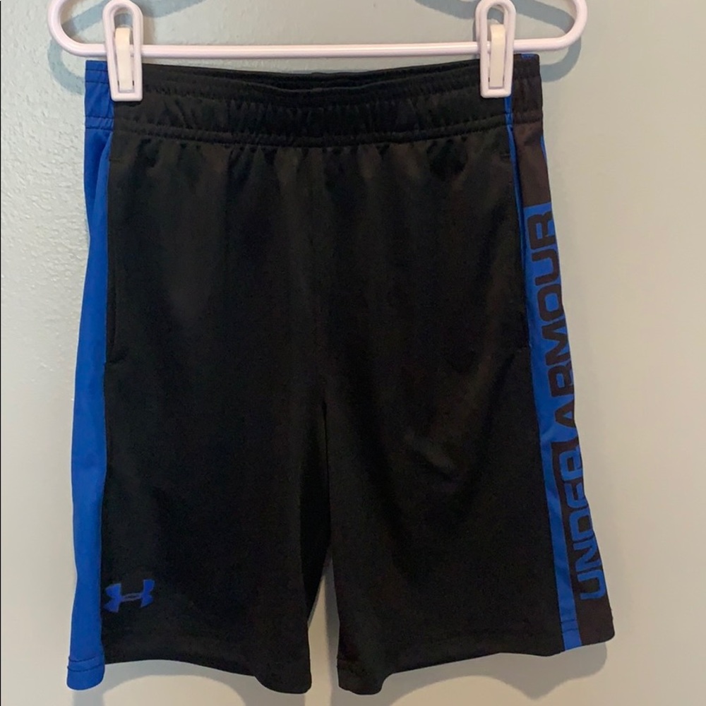 EUC UNDER ARMOUR SHORTS SIZE 6